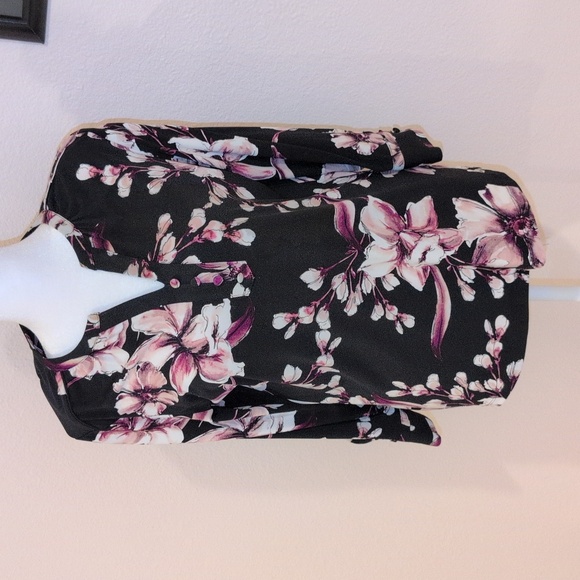 Karl Lagerfeld Paris Floral Blouse Top 3/4 Sleeves, Size Medium,V Neck , GUC - Picture 1 of 8